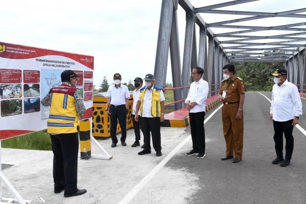  Dampingi Presiden Tinjau Infrastruktur di Nias Barat, Gubernur Edy Harapkan Tekan Angka Kemiskinan